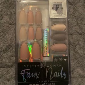 Pretty Woman Faux Nails